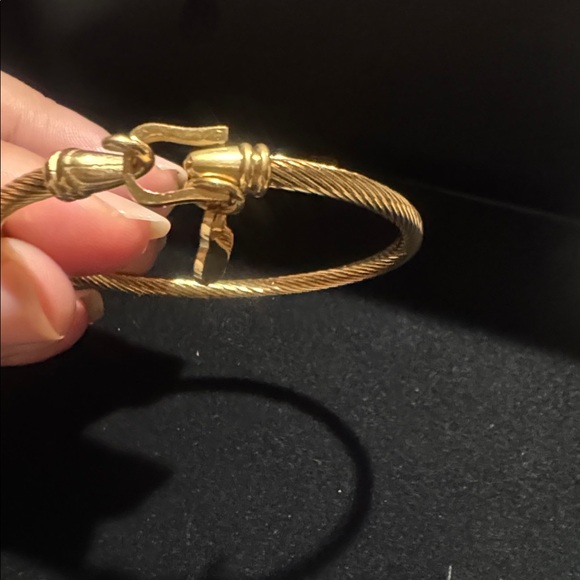 Elegant Gold Bracelet with Heart Charm - Picture 3 of 4